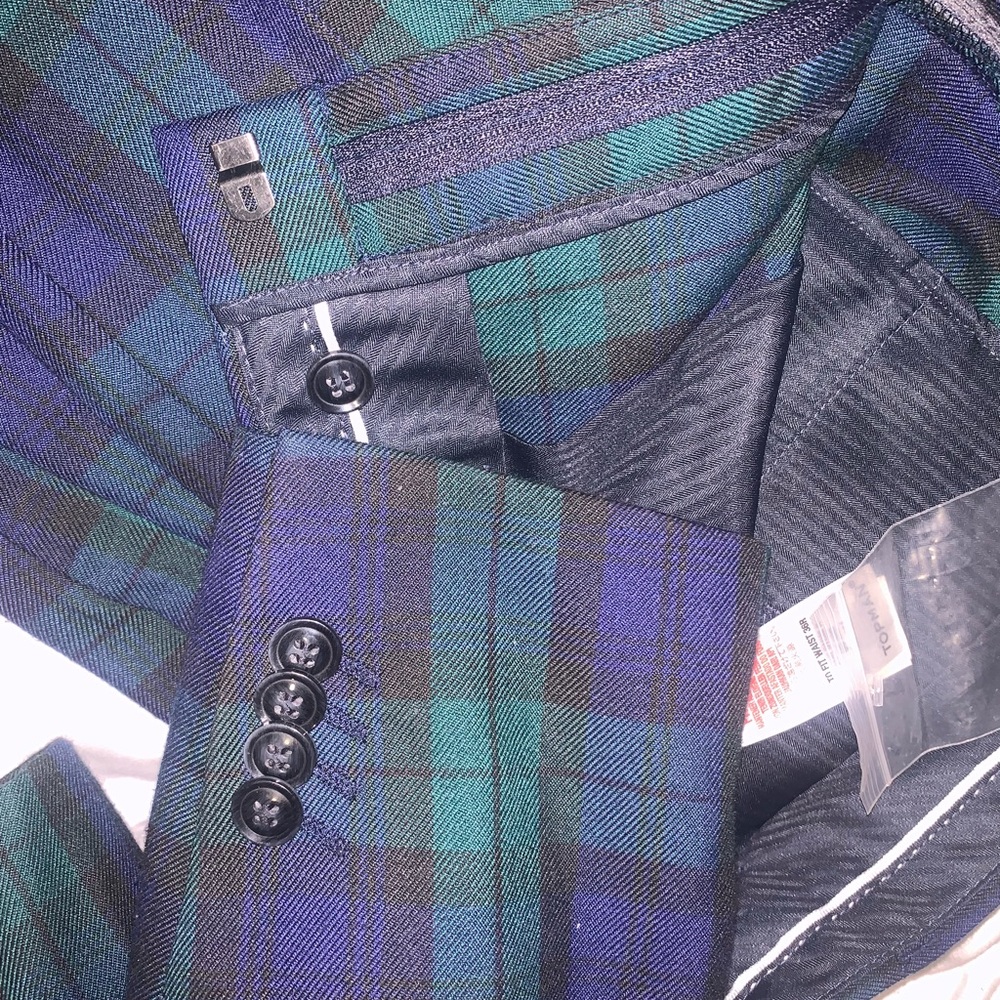 Suit - Picture 7 of 11